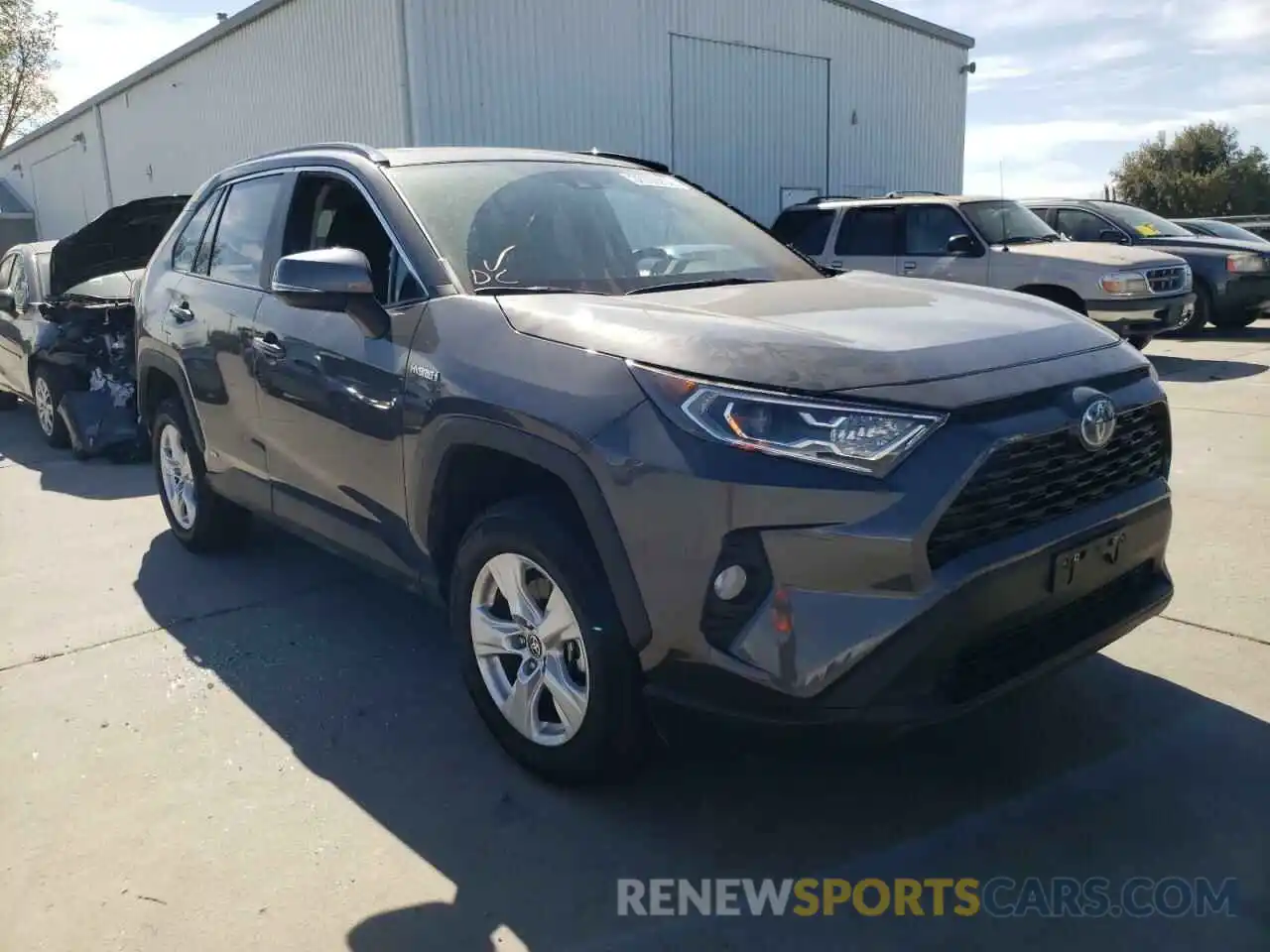 1 Photograph of a damaged car 2T3R6RFV0MW012163 TOYOTA RAV4 2021