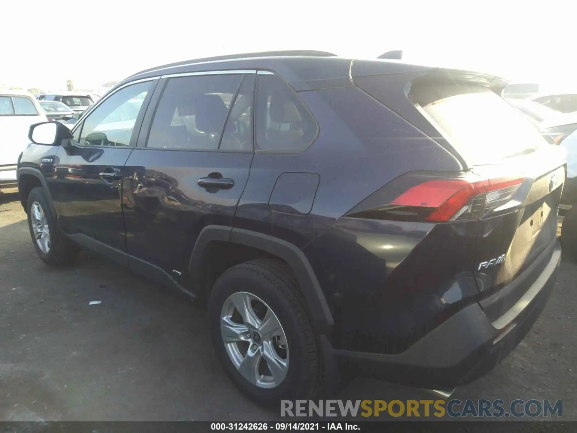 3 Фотография поврежденного автомобиля 2T3R6RFV0MW013443 TOYOTA RAV4 2021