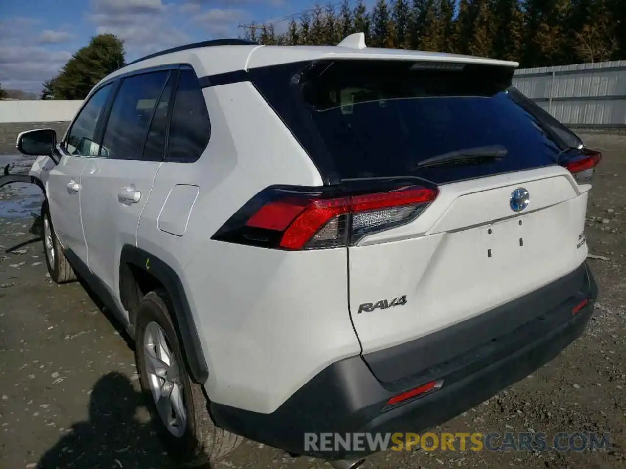 3 Photograph of a damaged car 2T3R6RFV0MW013524 TOYOTA RAV4 2021