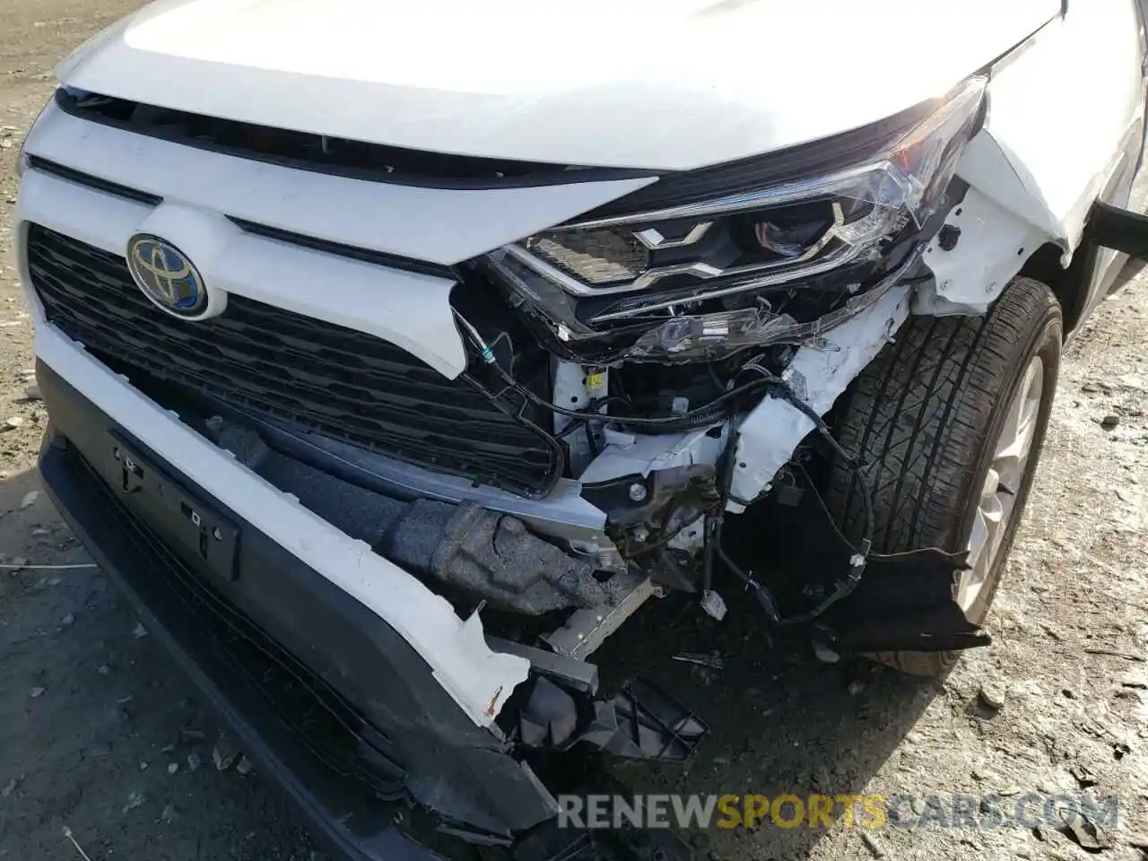 9 Photograph of a damaged car 2T3R6RFV0MW013524 TOYOTA RAV4 2021