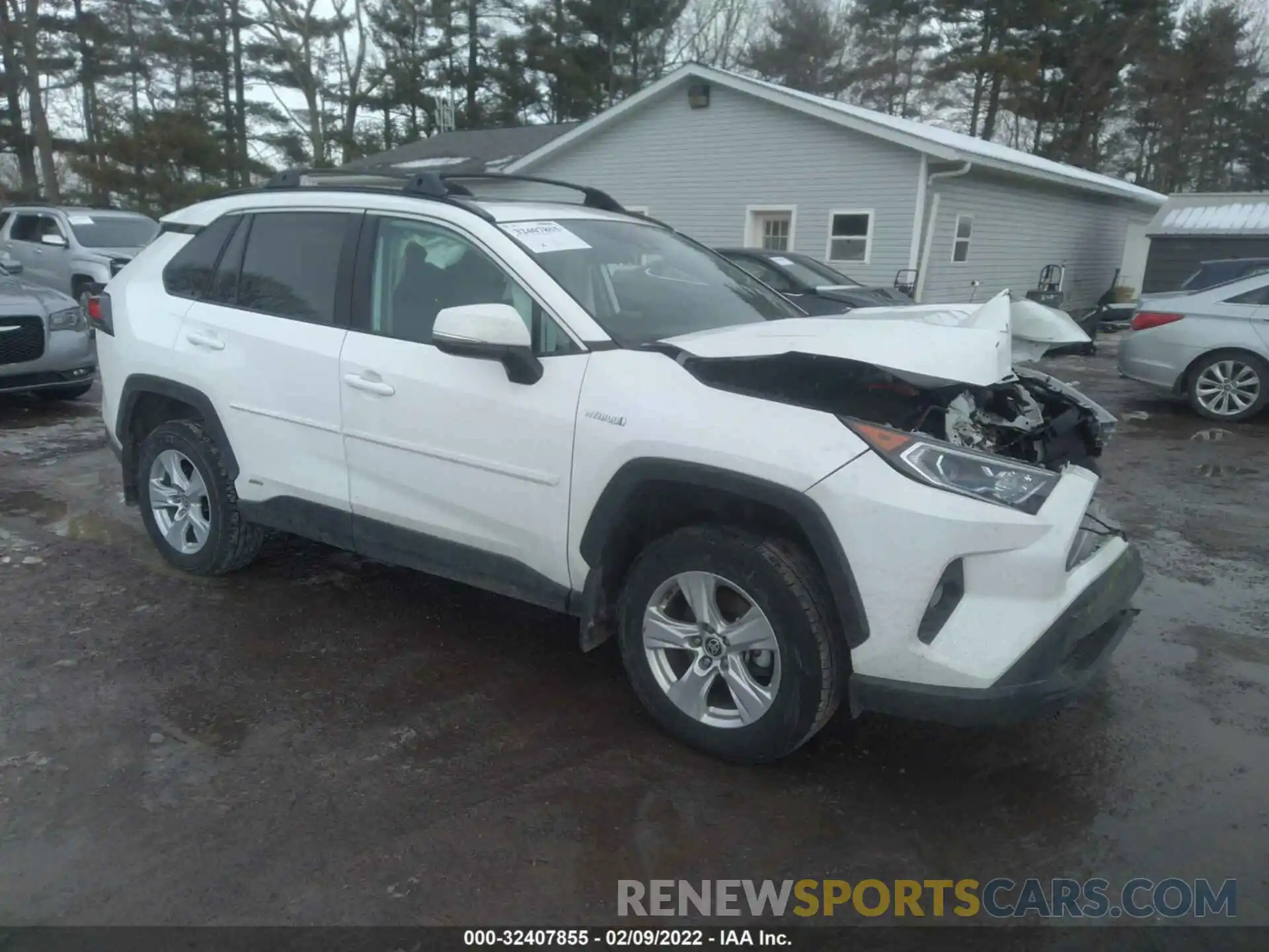 1 Photograph of a damaged car 2T3R6RFV0MW013846 TOYOTA RAV4 2021