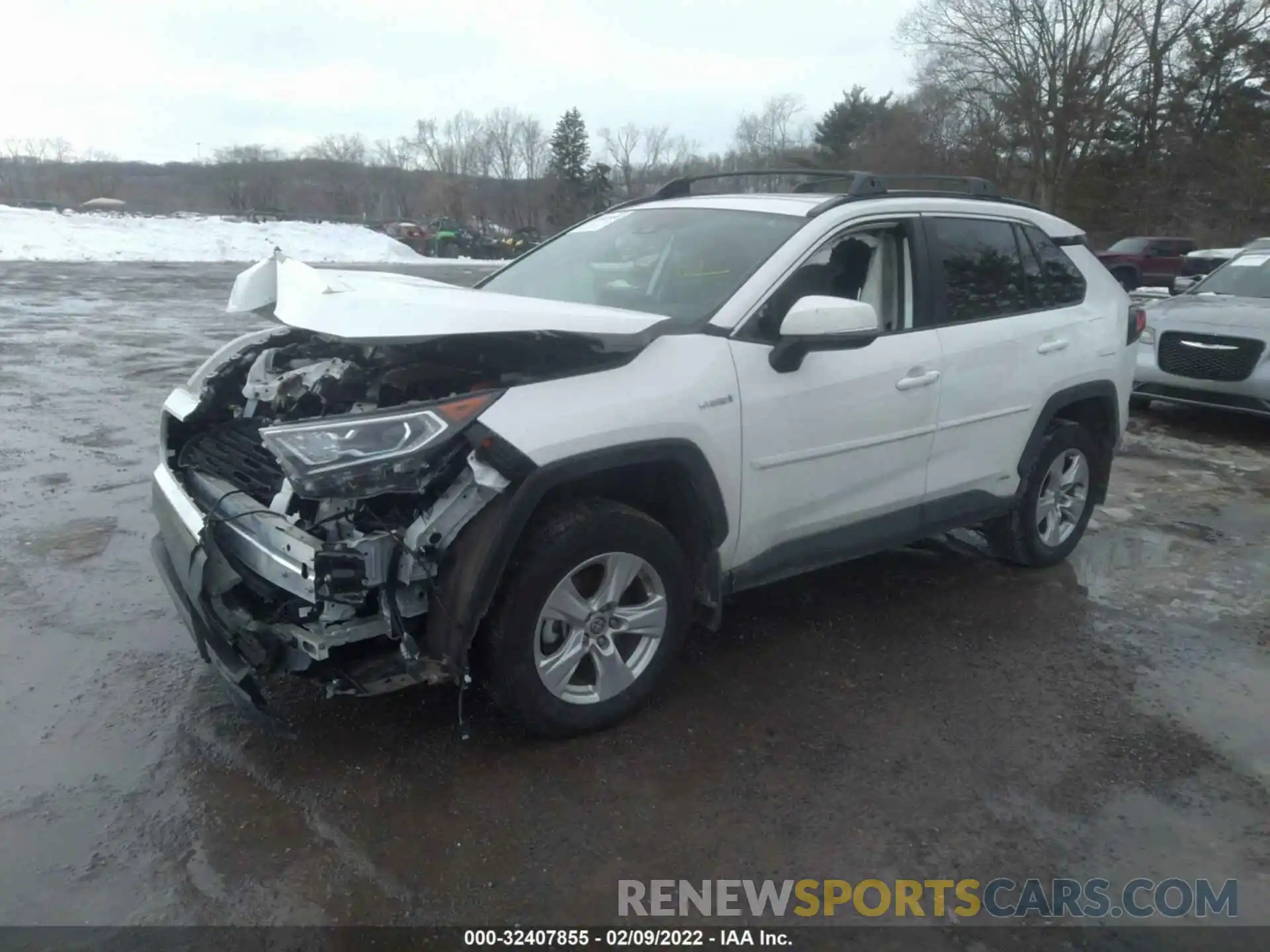 2 Photograph of a damaged car 2T3R6RFV0MW013846 TOYOTA RAV4 2021