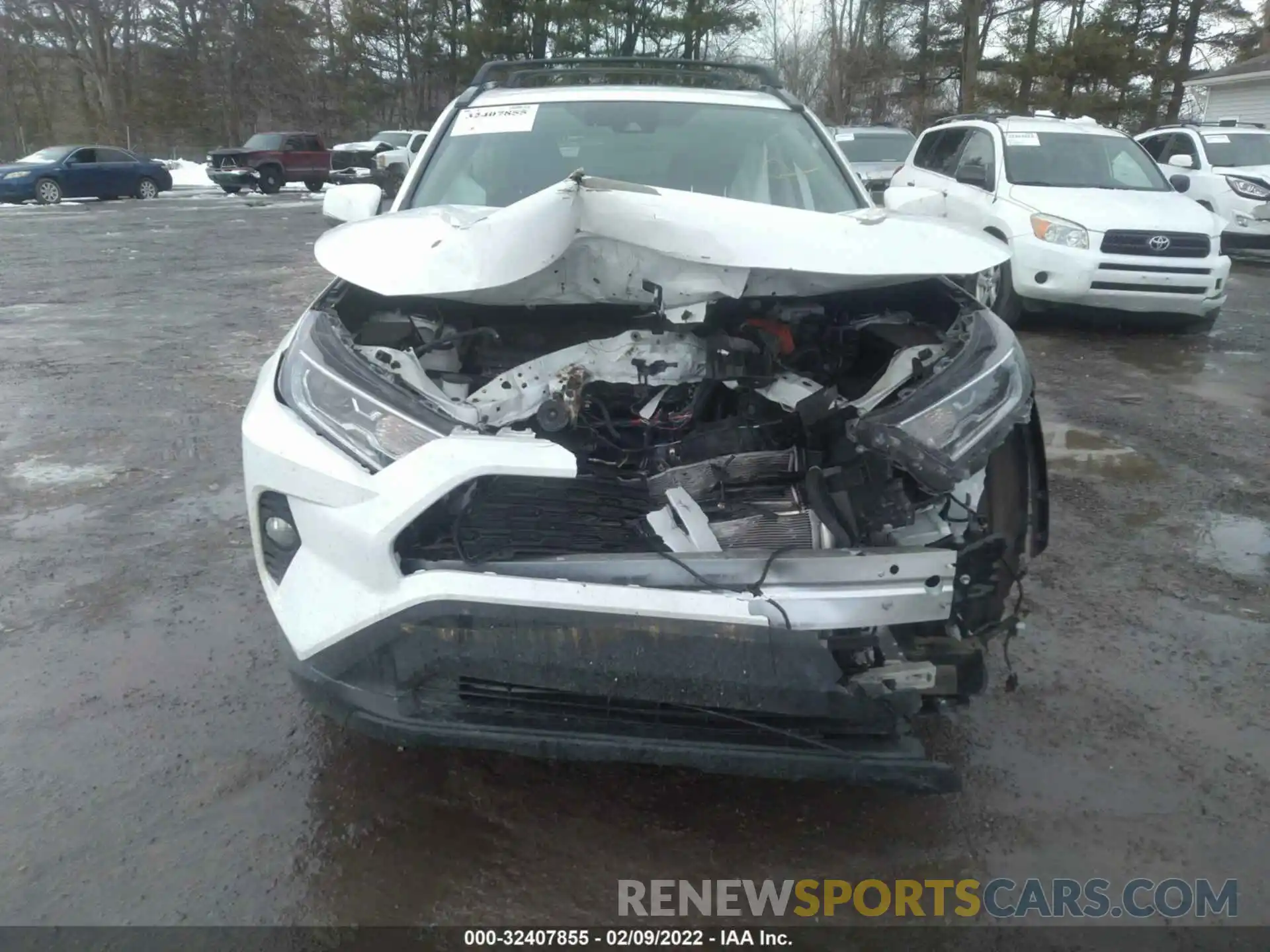 6 Photograph of a damaged car 2T3R6RFV0MW013846 TOYOTA RAV4 2021