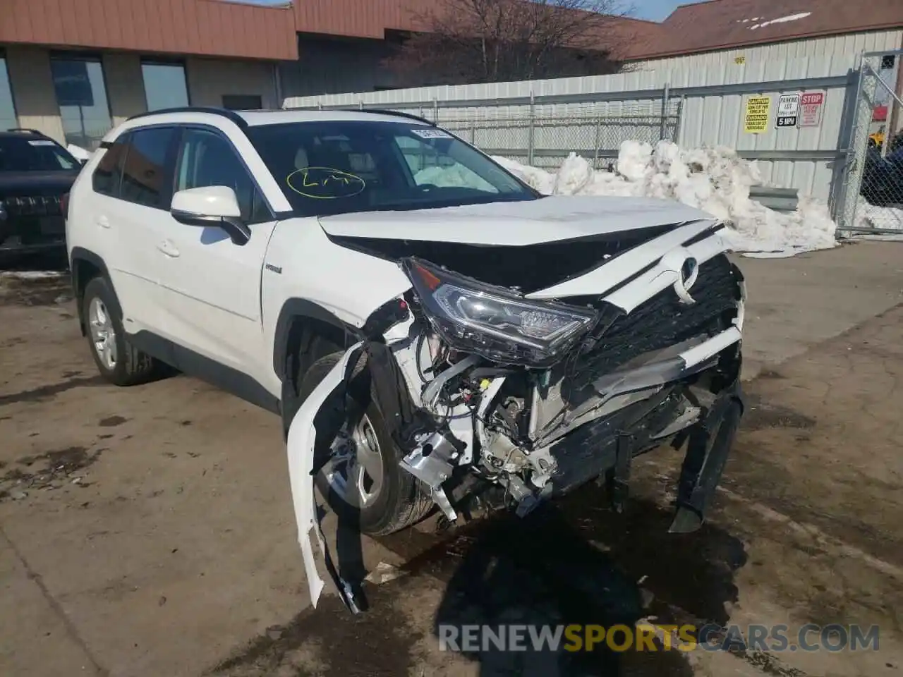 1 Photograph of a damaged car 2T3R6RFV1MW004721 TOYOTA RAV4 2021