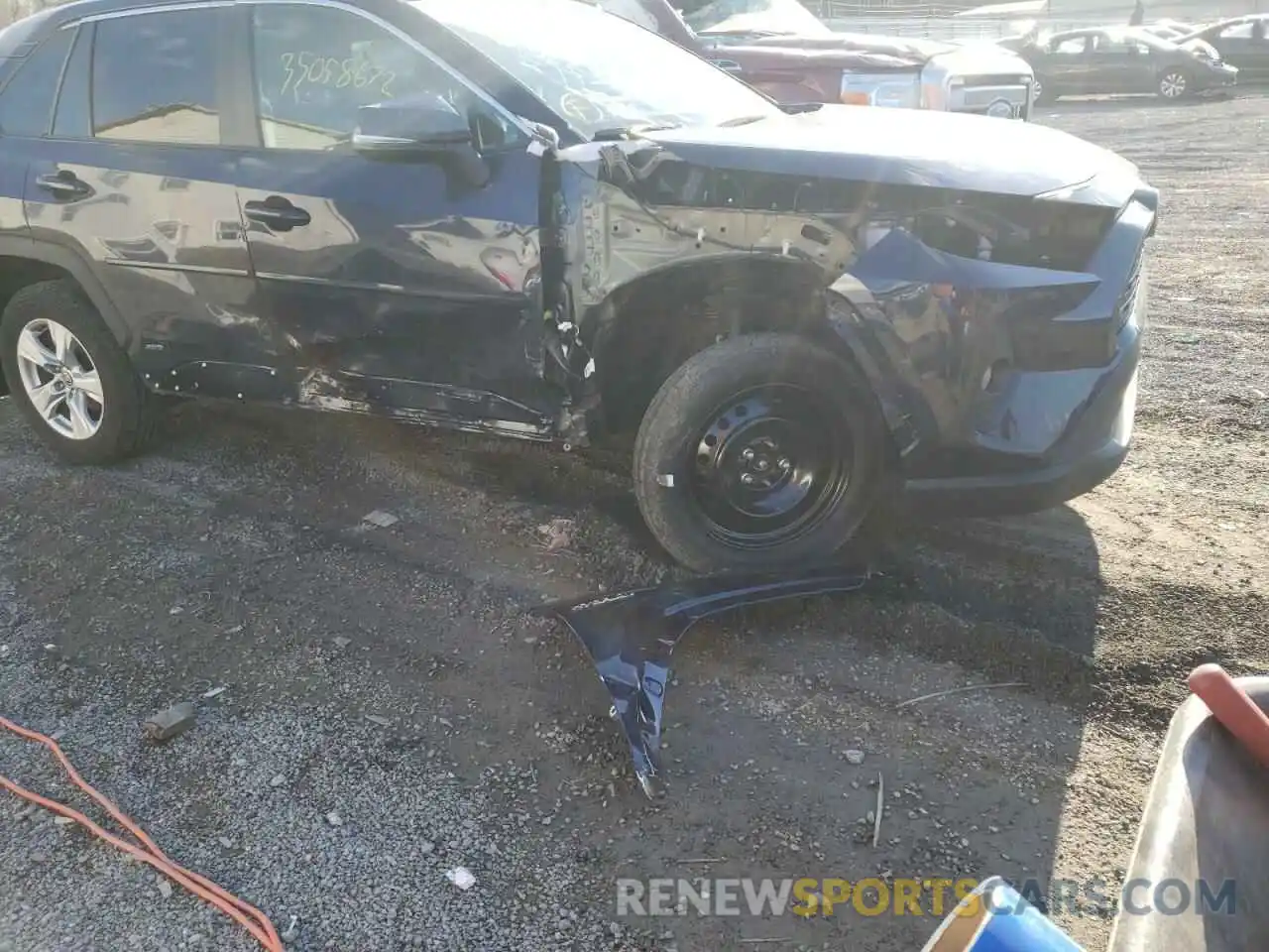 9 Photograph of a damaged car 2T3R6RFV1MW010549 TOYOTA RAV4 2021