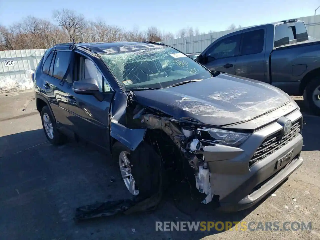 1 Photograph of a damaged car 2T3R6RFV1MW015508 TOYOTA RAV4 2021