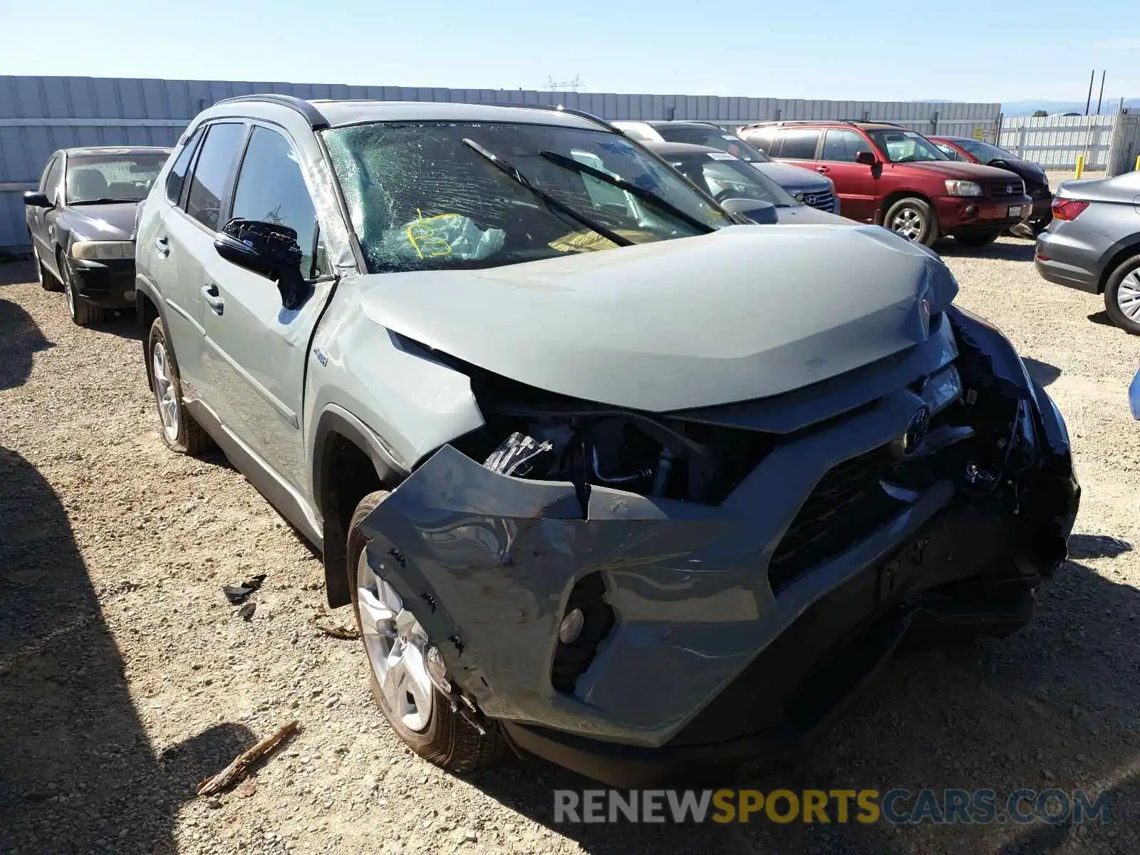 1 Photograph of a damaged car 2T3R6RFV1MW015945 TOYOTA RAV4 2021