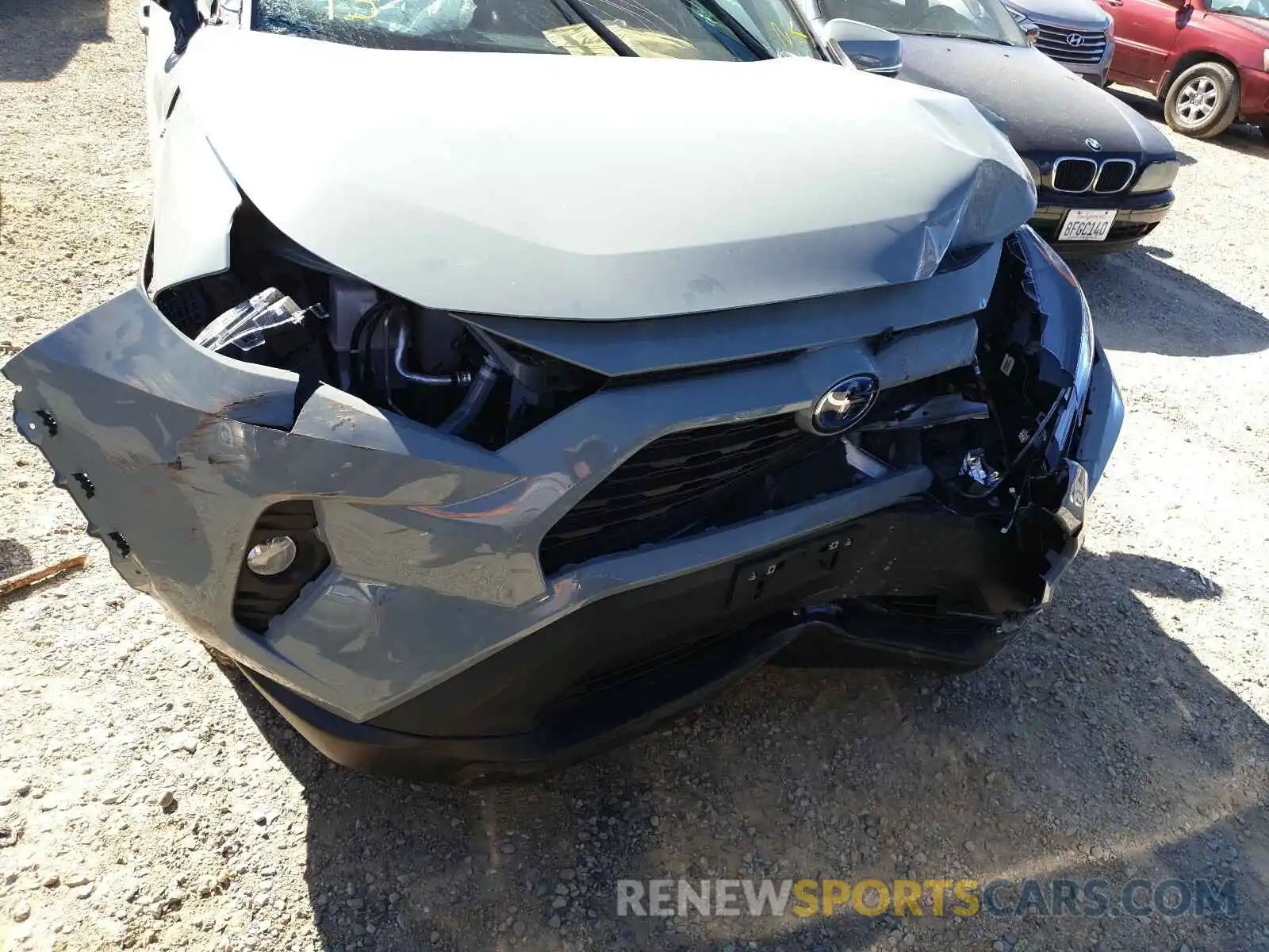 9 Photograph of a damaged car 2T3R6RFV1MW015945 TOYOTA RAV4 2021