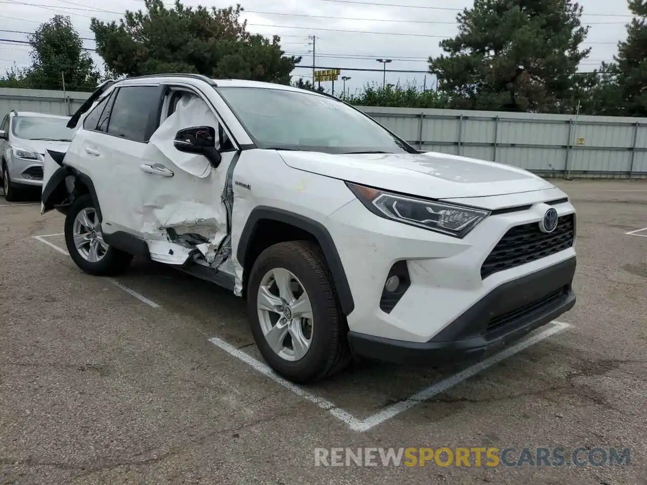 1 Photograph of a damaged car 2T3R6RFV2MW009748 TOYOTA RAV4 2021