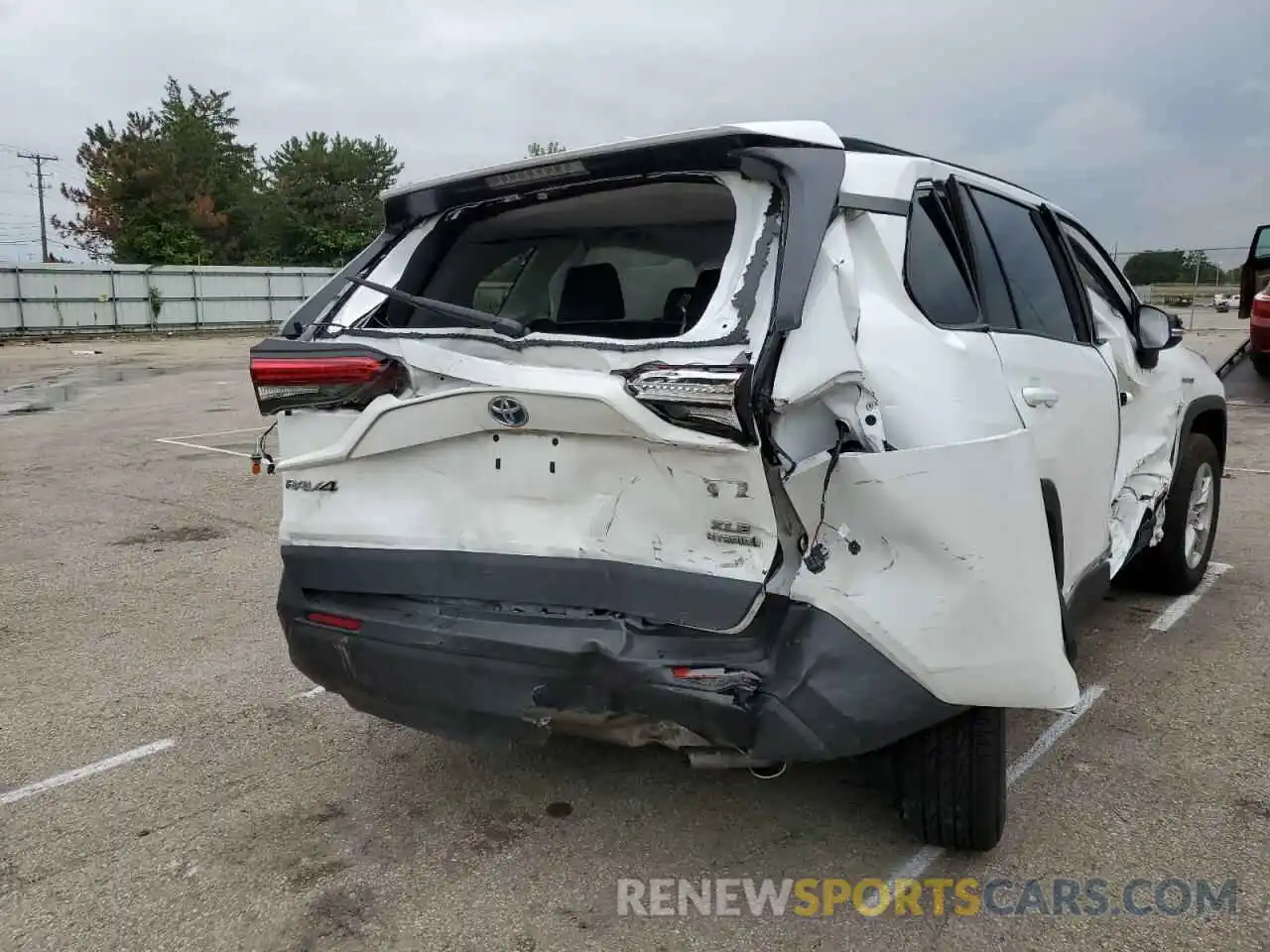 9 Photograph of a damaged car 2T3R6RFV2MW009748 TOYOTA RAV4 2021