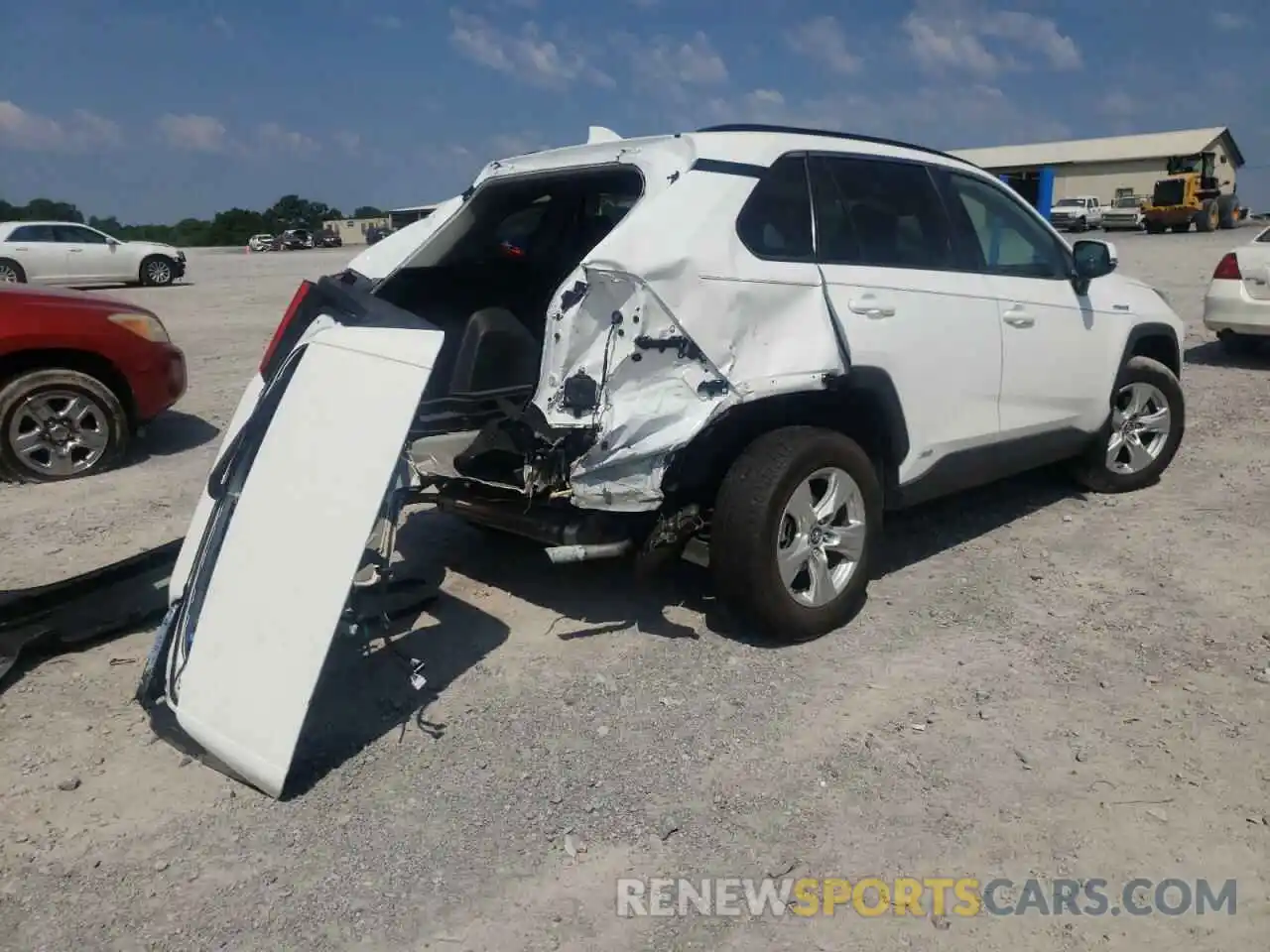 4 Photograph of a damaged car 2T3R6RFV3MW009404 TOYOTA RAV4 2021