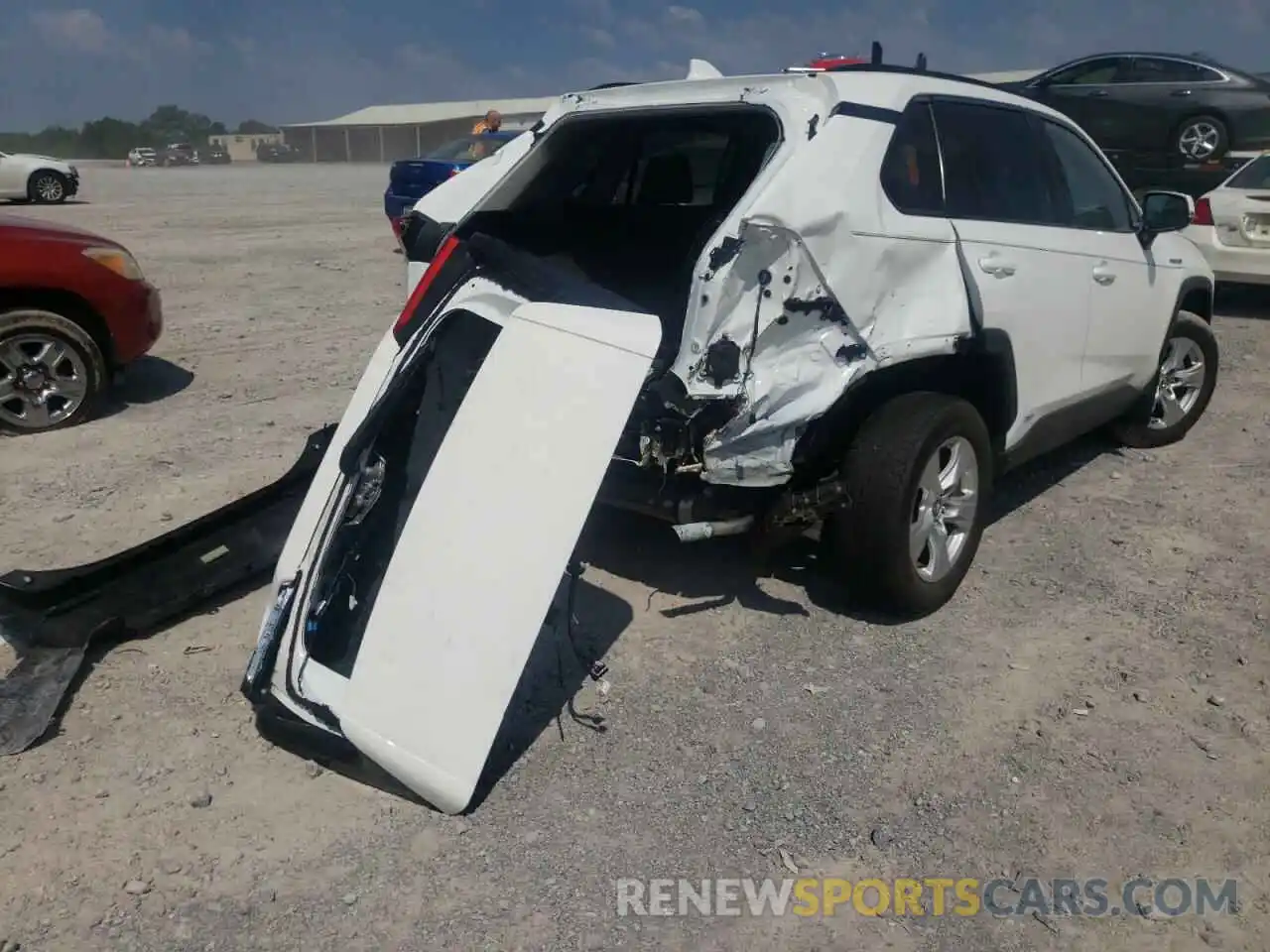 9 Photograph of a damaged car 2T3R6RFV3MW009404 TOYOTA RAV4 2021