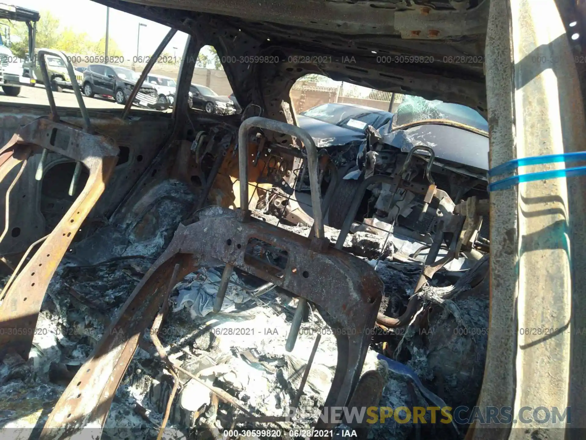 8 Photograph of a damaged car 2T3R6RFV3MW015557 TOYOTA RAV4 2021