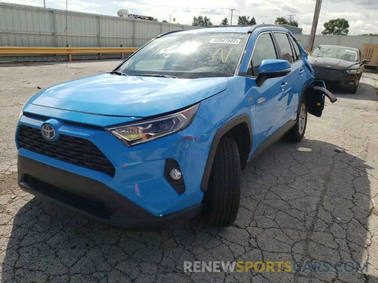 2 Photograph of a damaged car 2T3R6RFV4MW011985 TOYOTA RAV4 2021