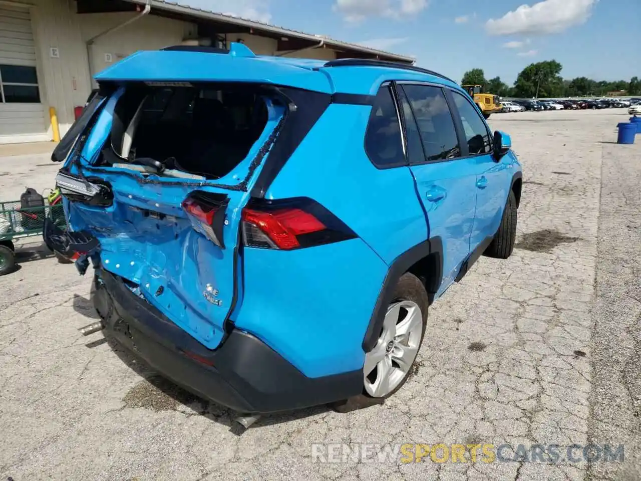 4 Photograph of a damaged car 2T3R6RFV4MW011985 TOYOTA RAV4 2021