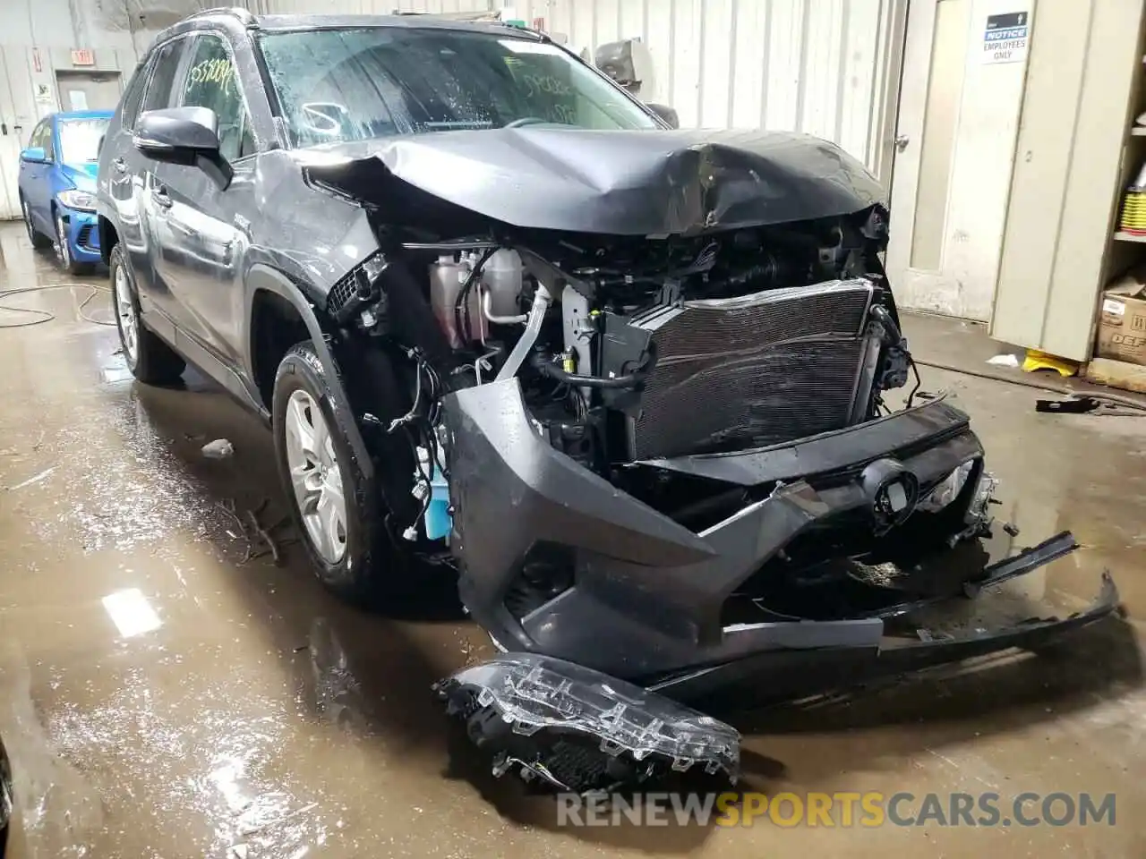 1 Photograph of a damaged car 2T3R6RFV4MW016751 TOYOTA RAV4 2021