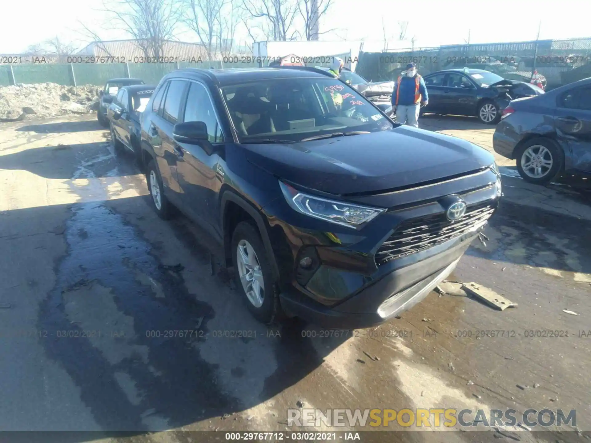 1 Photograph of a damaged car 2T3R6RFV5MW009419 TOYOTA RAV4 2021