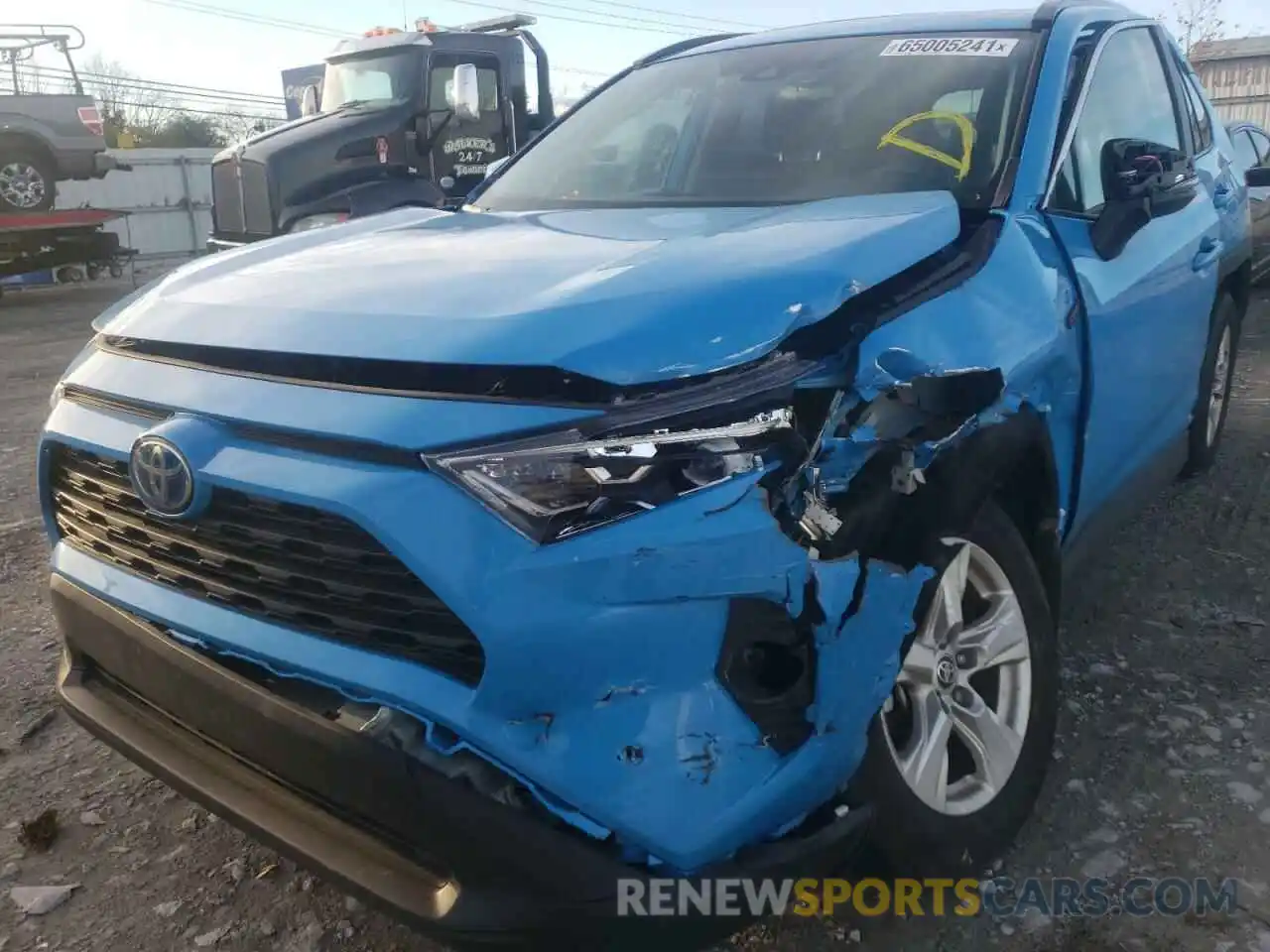 9 Photograph of a damaged car 2T3R6RFV5MW014622 TOYOTA RAV4 2021