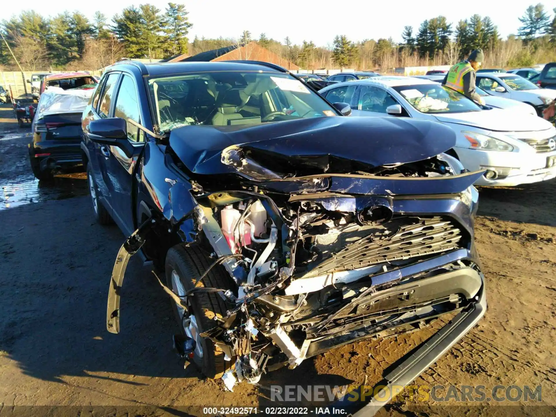 1 Photograph of a damaged car 2T3R6RFV6MW007307 TOYOTA RAV4 2021