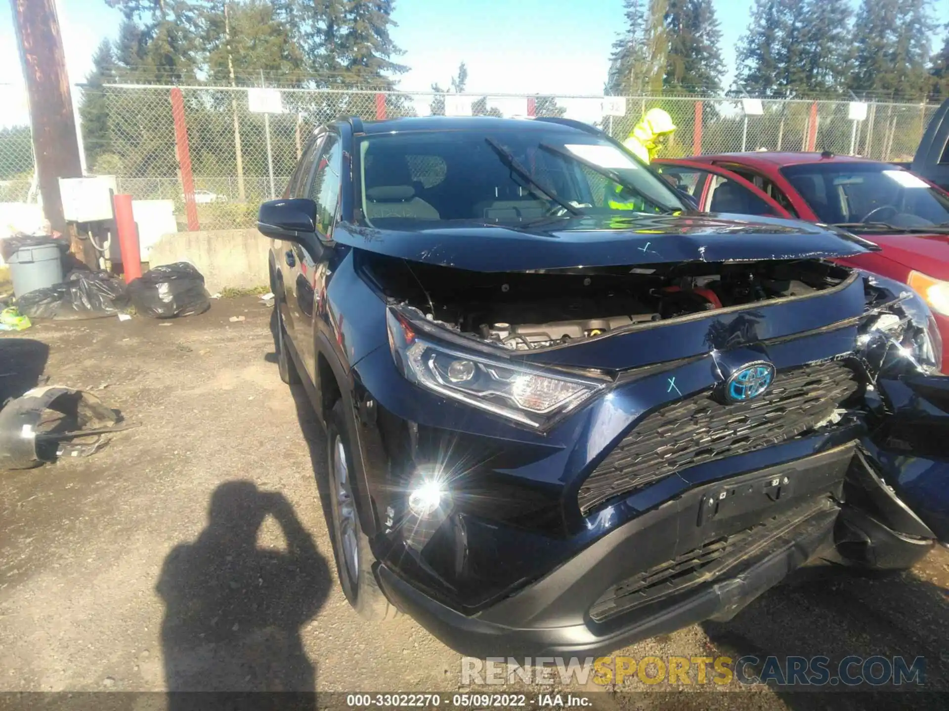 1 Photograph of a damaged car 2T3R6RFV6MW010773 TOYOTA RAV4 2021