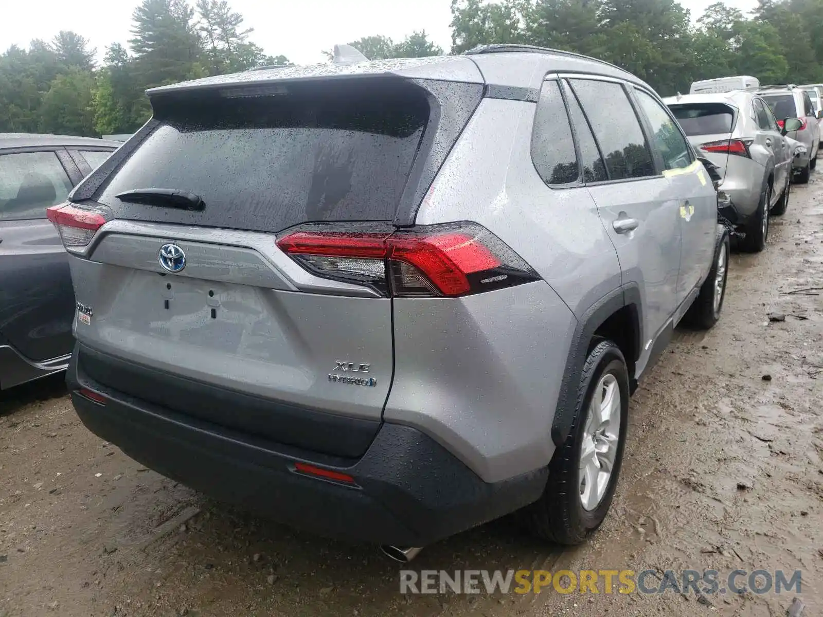 4 Photograph of a damaged car 2T3R6RFV7MW012211 TOYOTA RAV4 2021