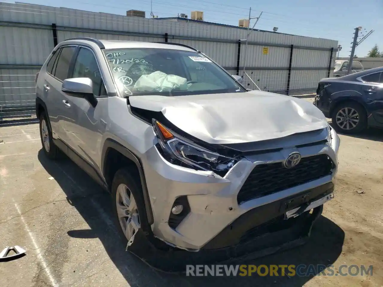 1 Photograph of a damaged car 2T3R6RFV8MW010192 TOYOTA RAV4 2021