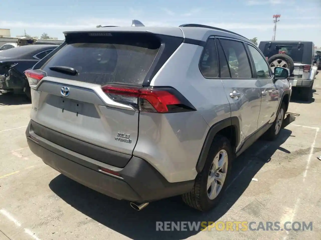 4 Photograph of a damaged car 2T3R6RFV8MW010192 TOYOTA RAV4 2021