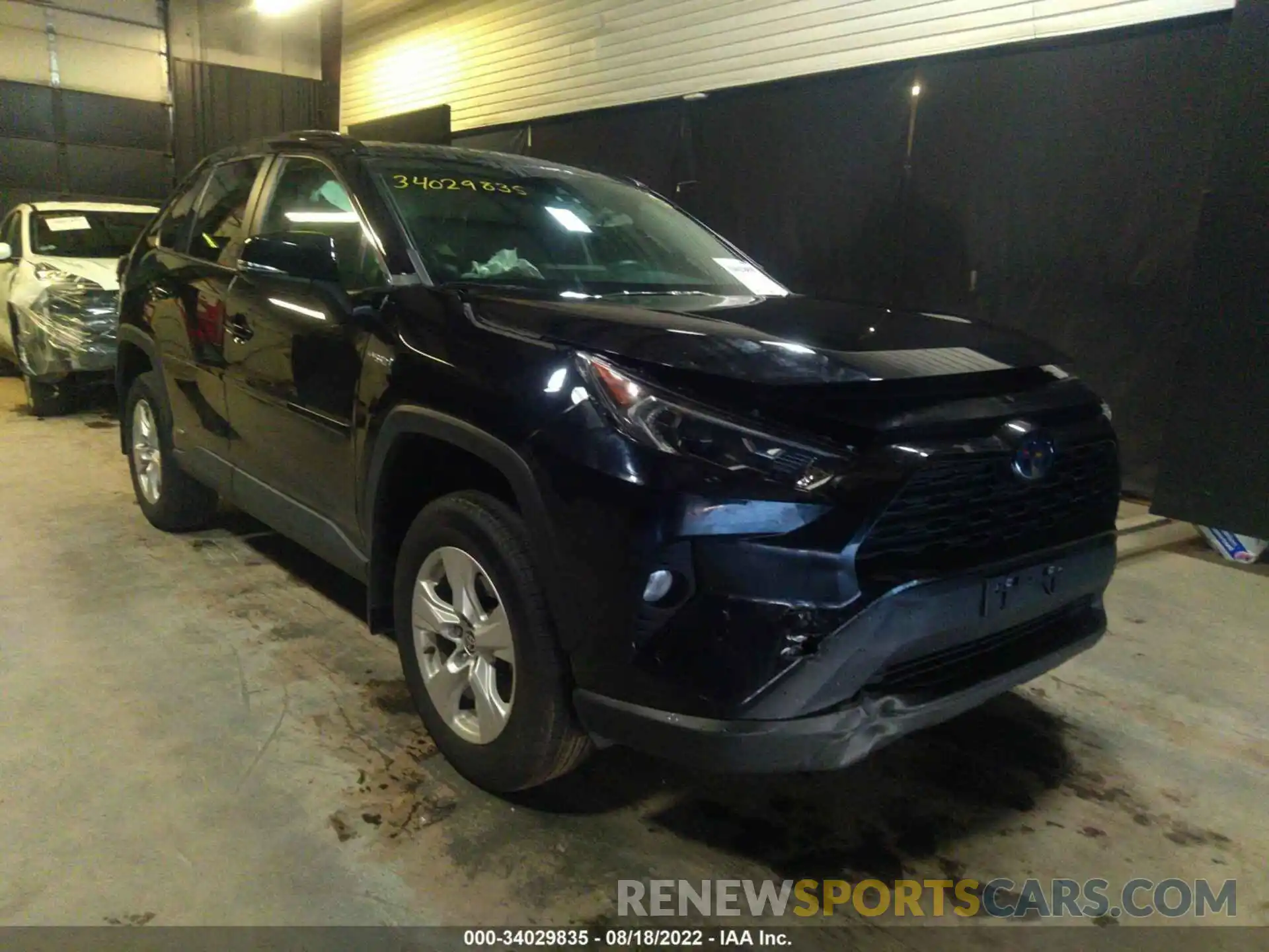 1 Photograph of a damaged car 2T3R6RFV8MW014226 TOYOTA RAV4 2021