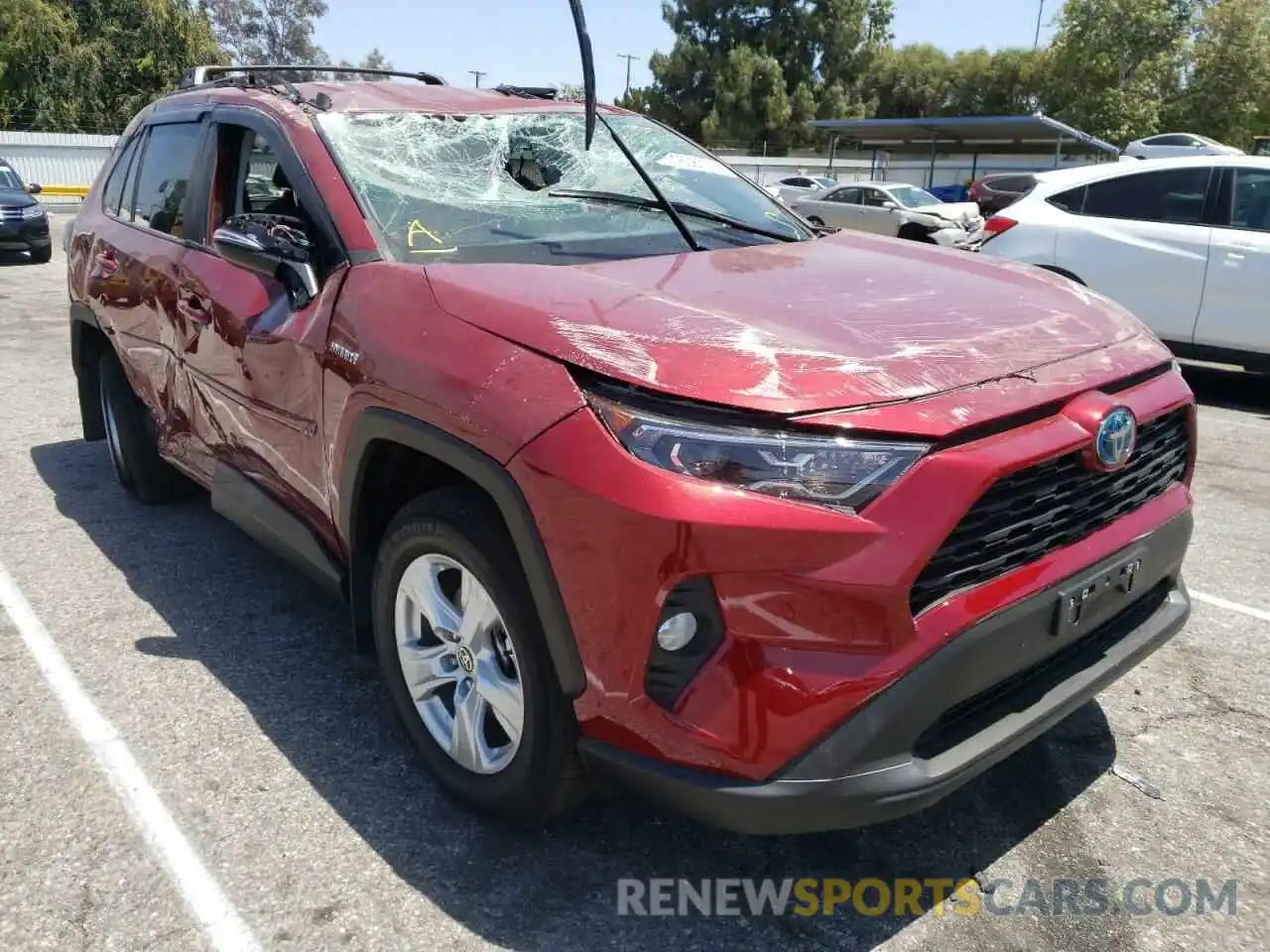 1 Photograph of a damaged car 2T3R6RFV8MW014839 TOYOTA RAV4 2021