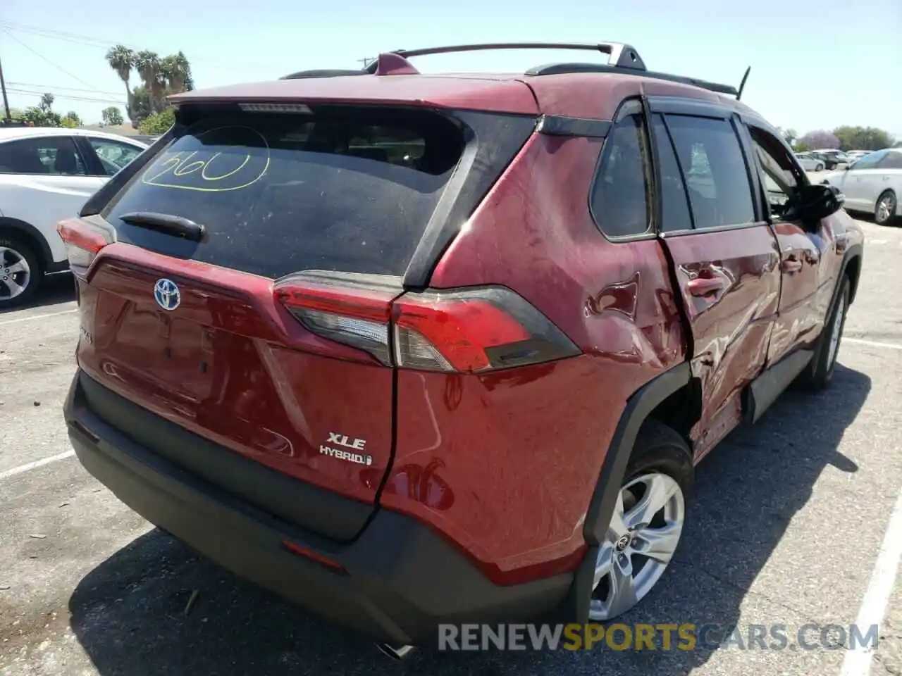 4 Photograph of a damaged car 2T3R6RFV8MW014839 TOYOTA RAV4 2021