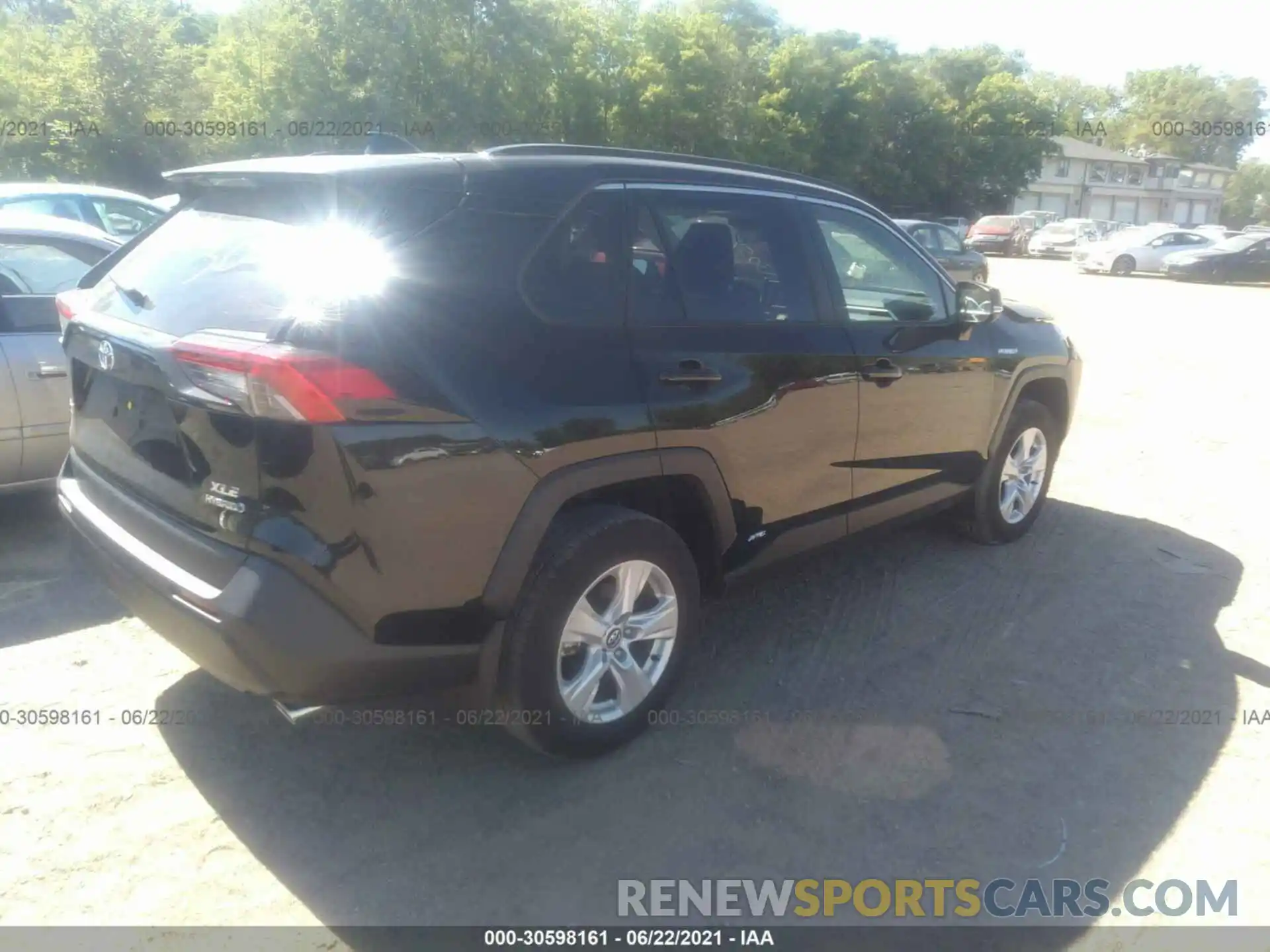 4 Photograph of a damaged car 2T3R6RFVXMW004877 TOYOTA RAV4 2021