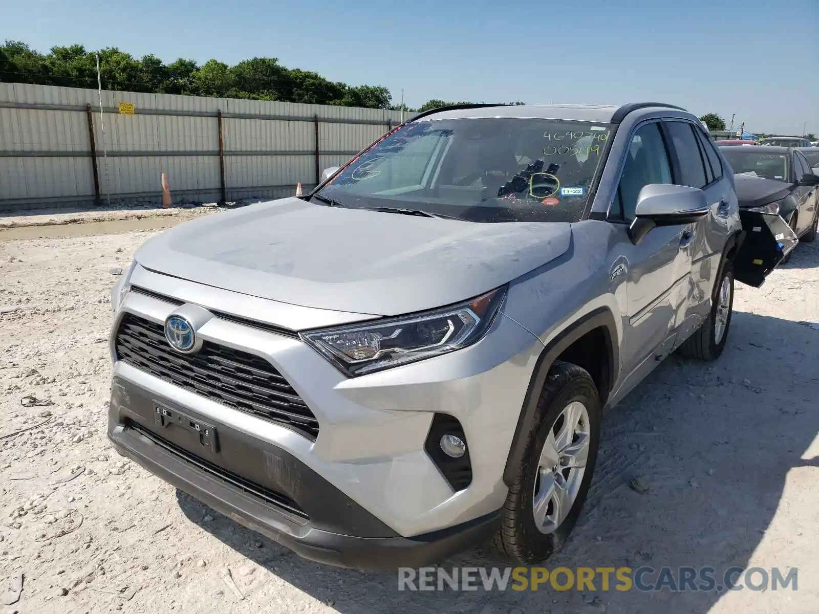 2 Photograph of a damaged car 2T3R6RFVXMW005219 TOYOTA RAV4 2021