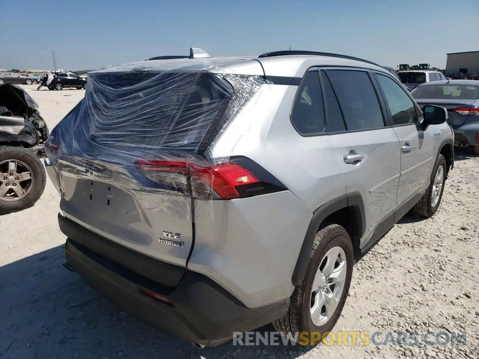 4 Photograph of a damaged car 2T3R6RFVXMW005219 TOYOTA RAV4 2021