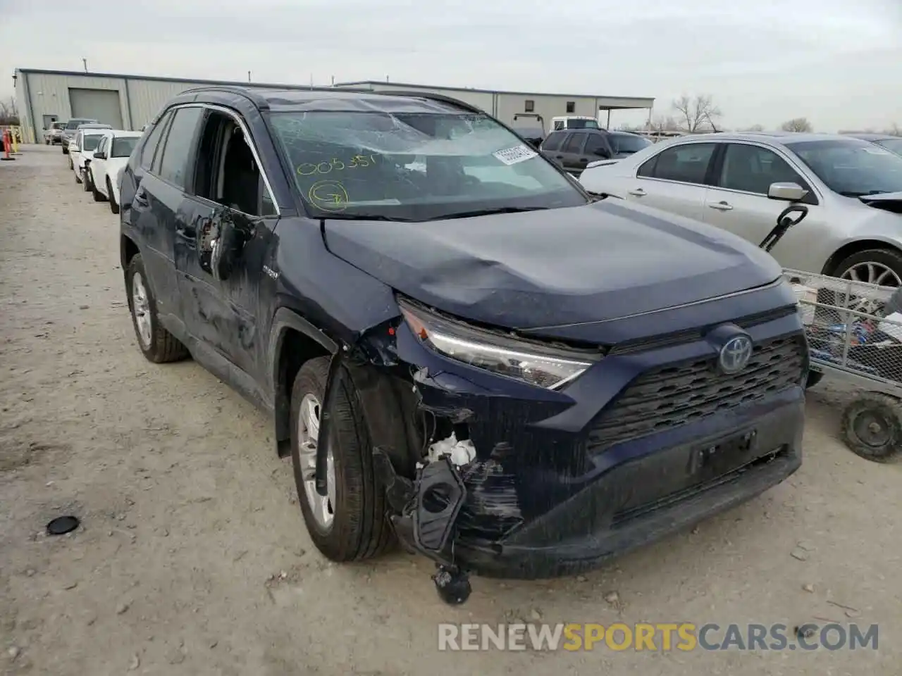 1 Photograph of a damaged car 2T3R6RFVXMW005351 TOYOTA RAV4 2021