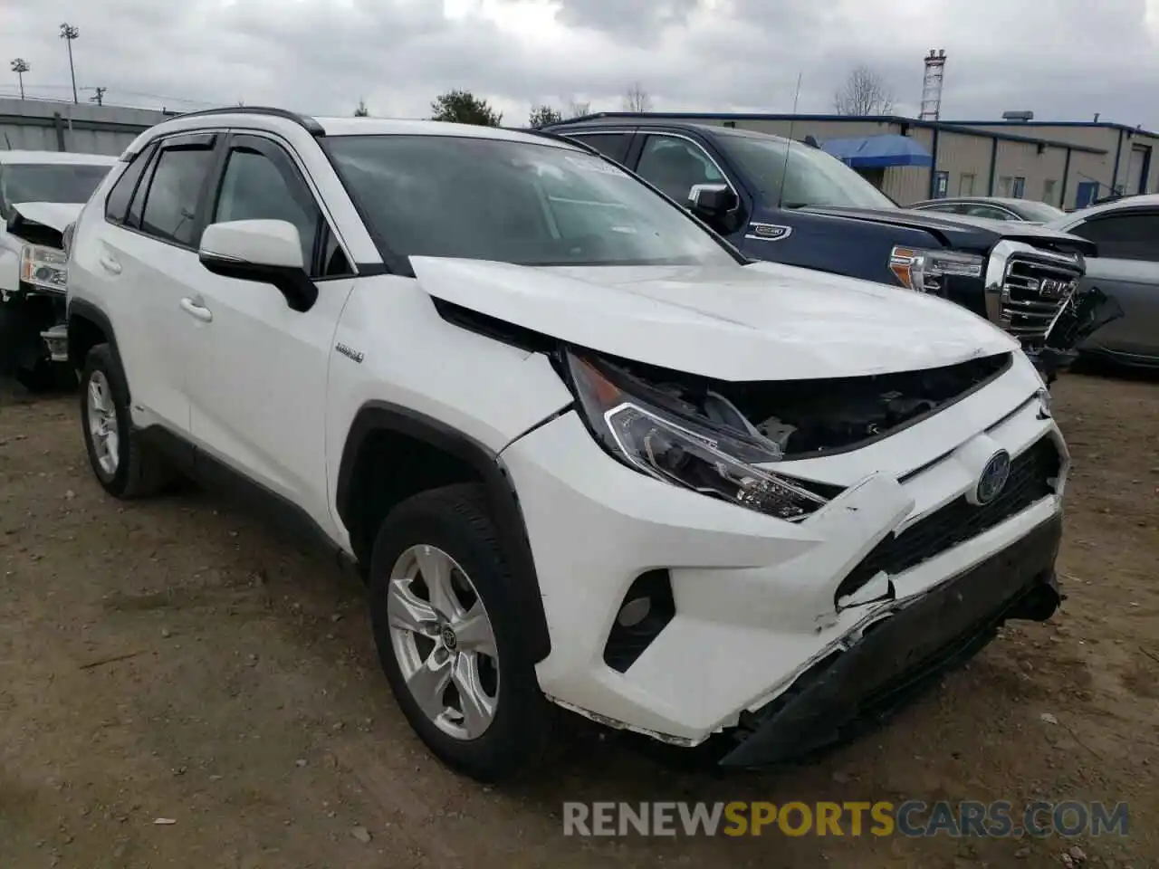 1 Photograph of a damaged car 2T3R6RFVXMW010551 TOYOTA RAV4 2021