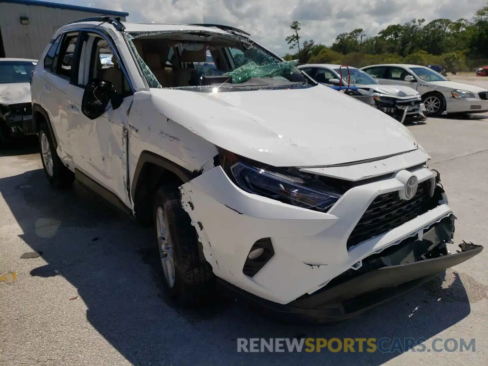 1 Photograph of a damaged car 2T3RWRFV0MW121187 TOYOTA RAV4 2021