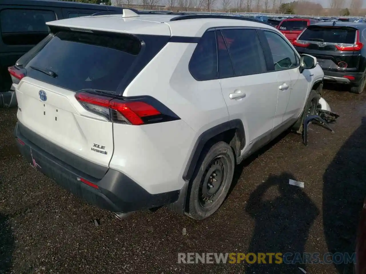 4 Photograph of a damaged car 2T3RWRFV1MW111882 TOYOTA RAV4 2021