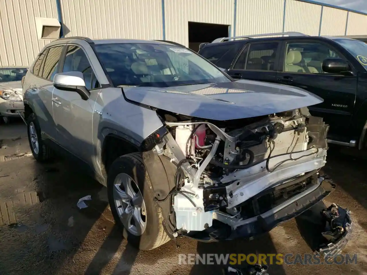 1 Photograph of a damaged car 2T3RWRFV1MW115494 TOYOTA RAV4 2021