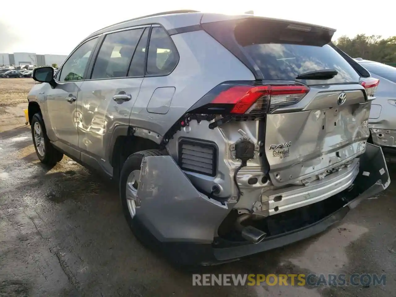 3 Photograph of a damaged car 2T3RWRFV1MW115494 TOYOTA RAV4 2021