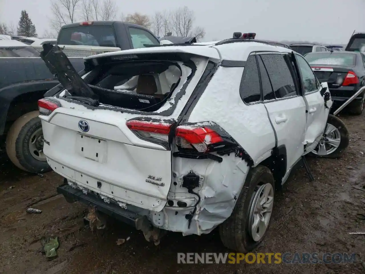 4 Photograph of a damaged car 2T3RWRFV2MW112815 TOYOTA RAV4 2021