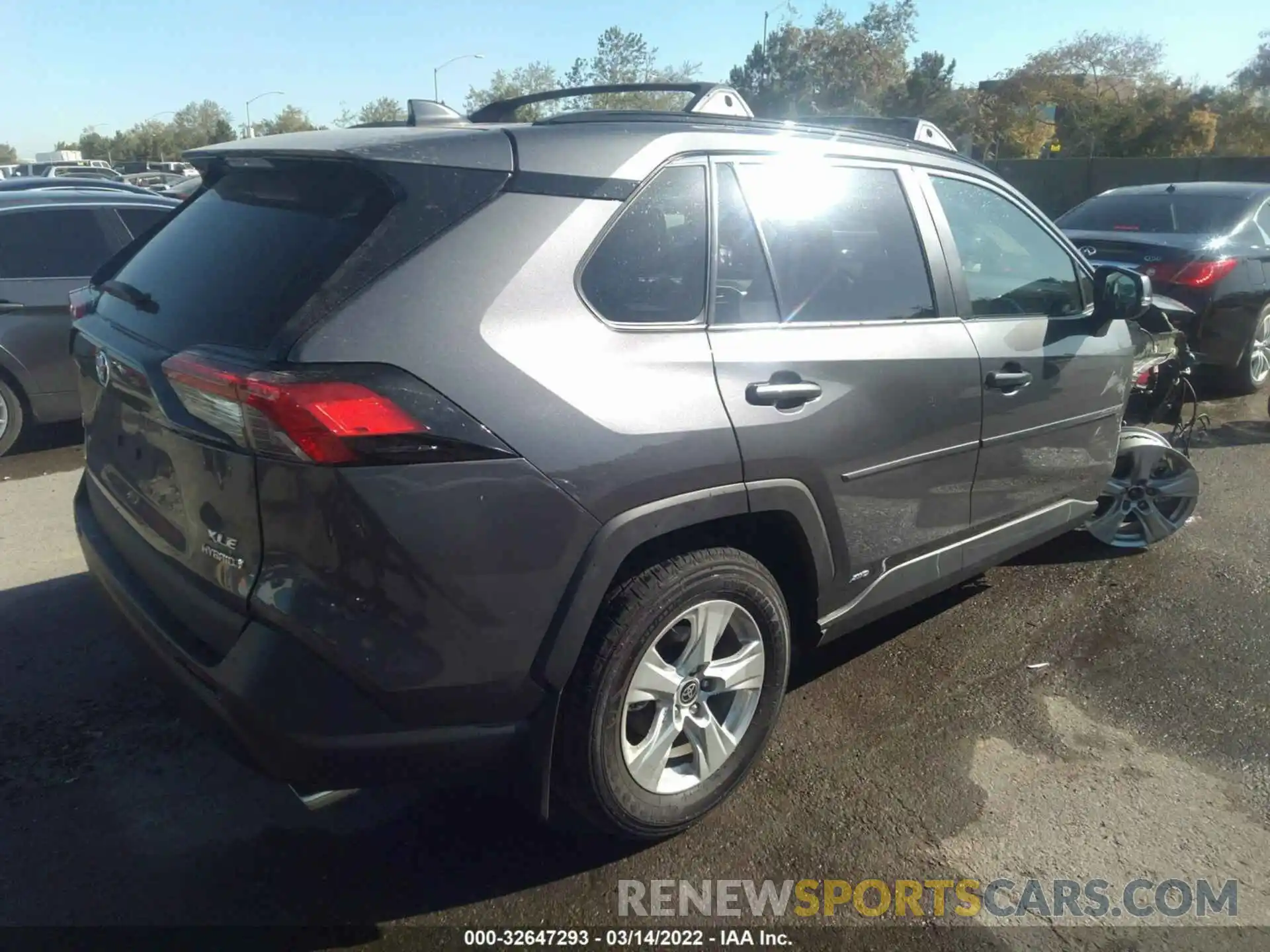 4 Photograph of a damaged car 2T3RWRFV2MW117822 TOYOTA RAV4 2021