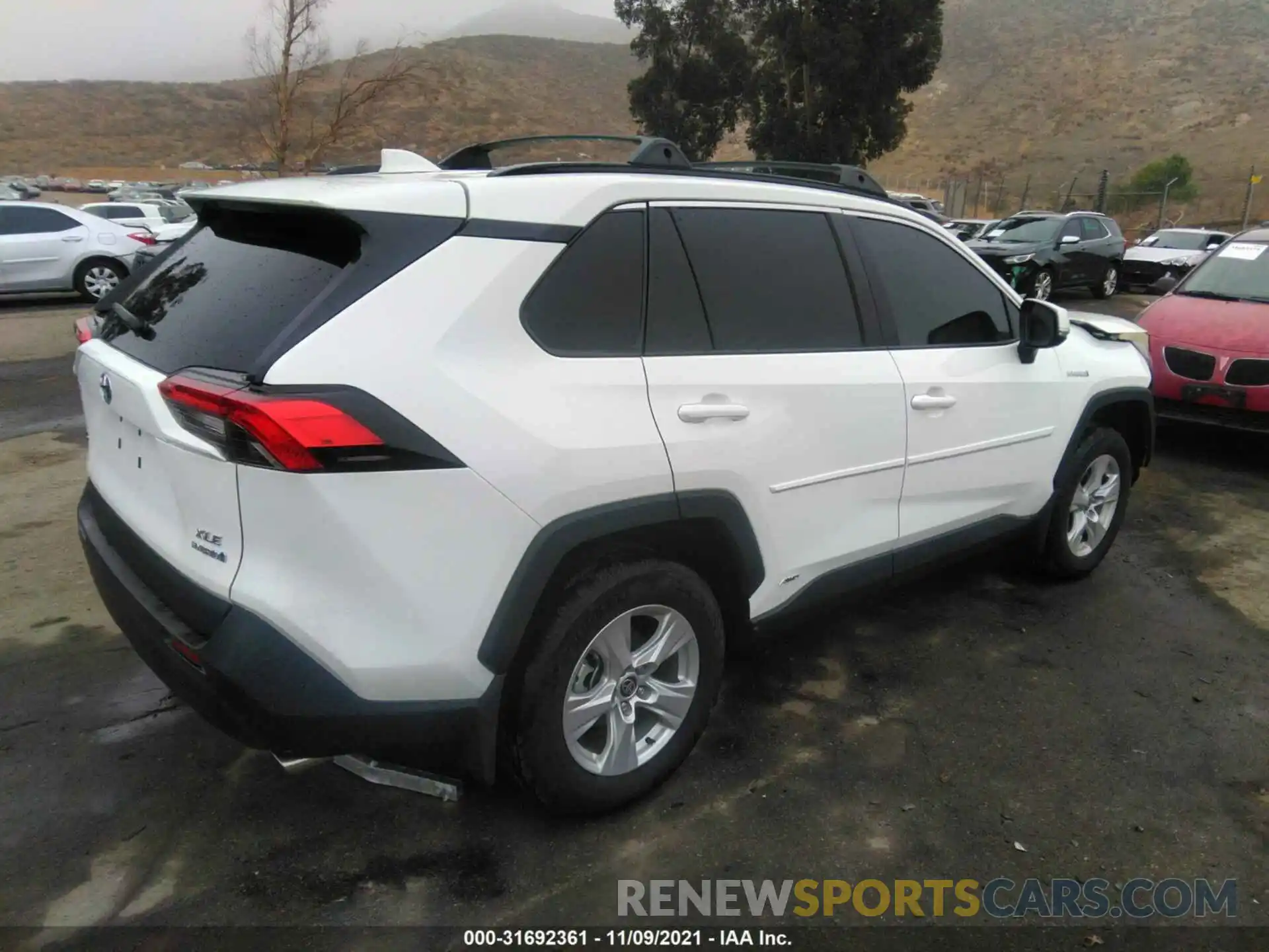 4 Photograph of a damaged car 2T3RWRFV2MW119991 TOYOTA RAV4 2021