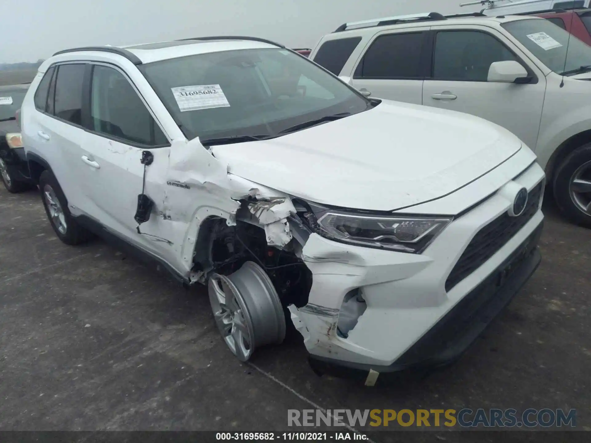 1 Photograph of a damaged car 2T3RWRFV2MW120378 TOYOTA RAV4 2021