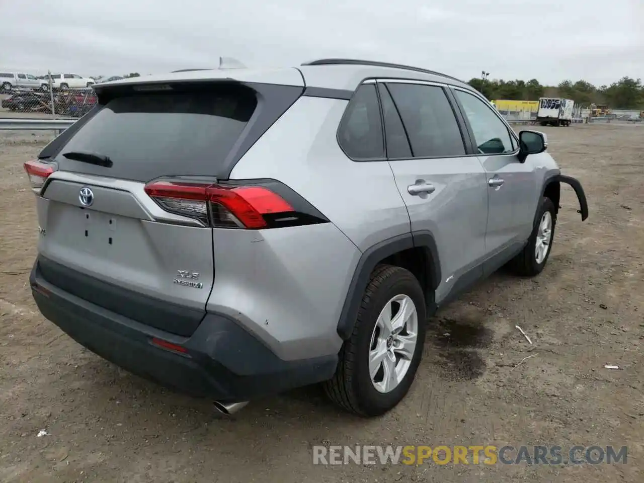 4 Photograph of a damaged car 2T3RWRFV2MW120560 TOYOTA RAV4 2021