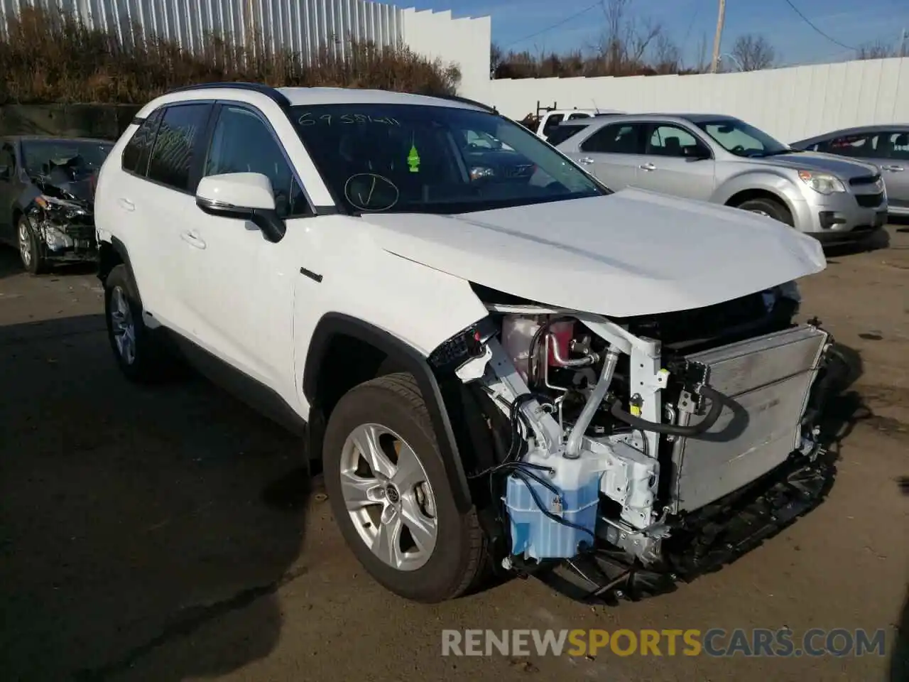 1 Photograph of a damaged car 2T3RWRFV3MW114427 TOYOTA RAV4 2021