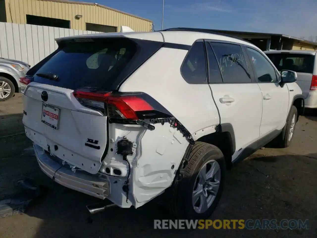 4 Photograph of a damaged car 2T3RWRFV3MW114427 TOYOTA RAV4 2021