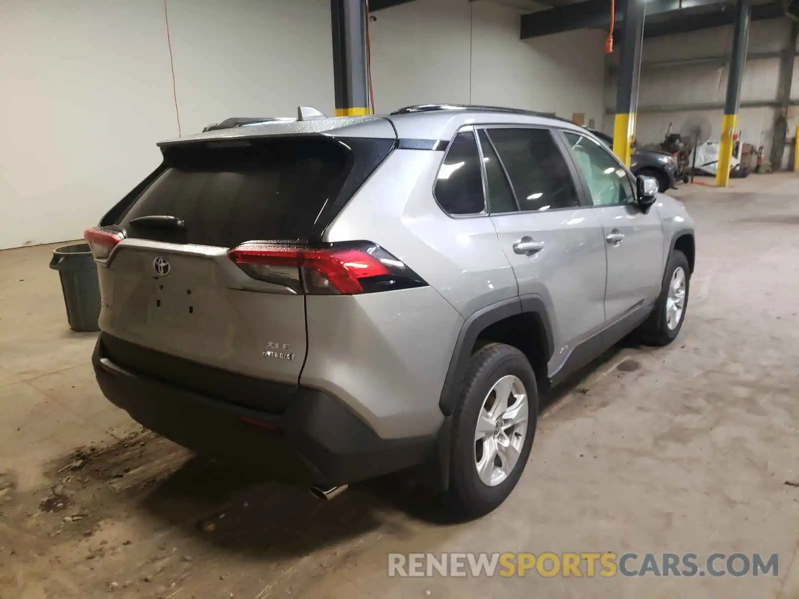 4 Photograph of a damaged car 2T3RWRFV5MW111836 TOYOTA RAV4 2021