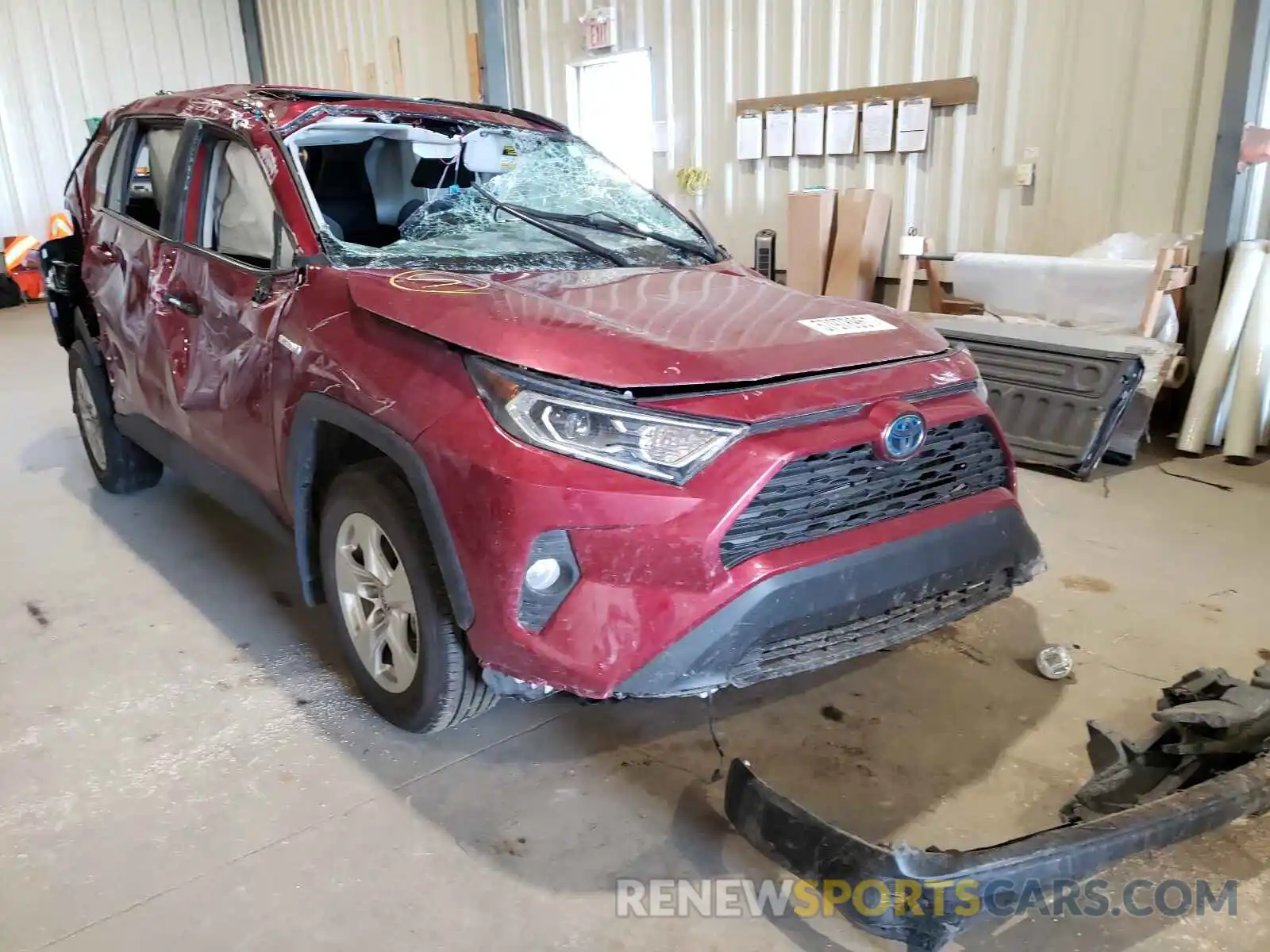 1 Photograph of a damaged car 2T3RWRFV5MW115501 TOYOTA RAV4 2021