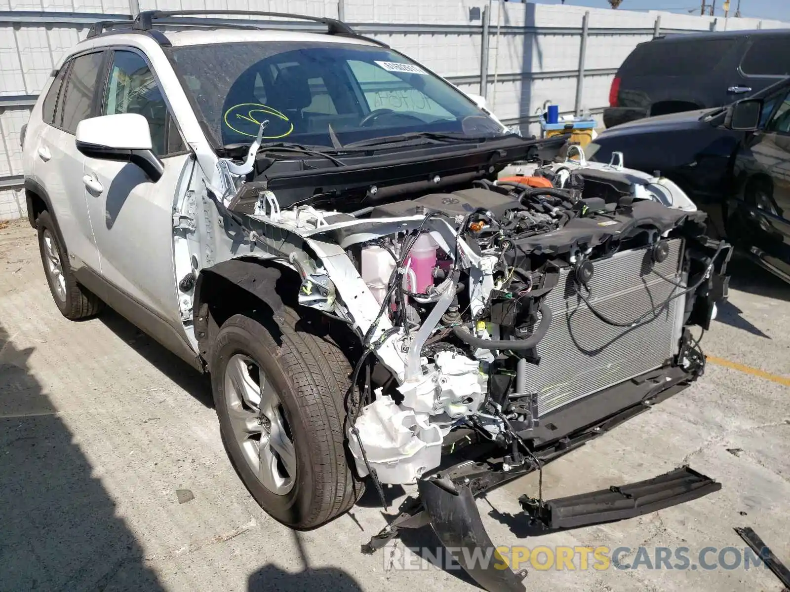 1 Photograph of a damaged car 2T3RWRFV5MW116308 TOYOTA RAV4 2021