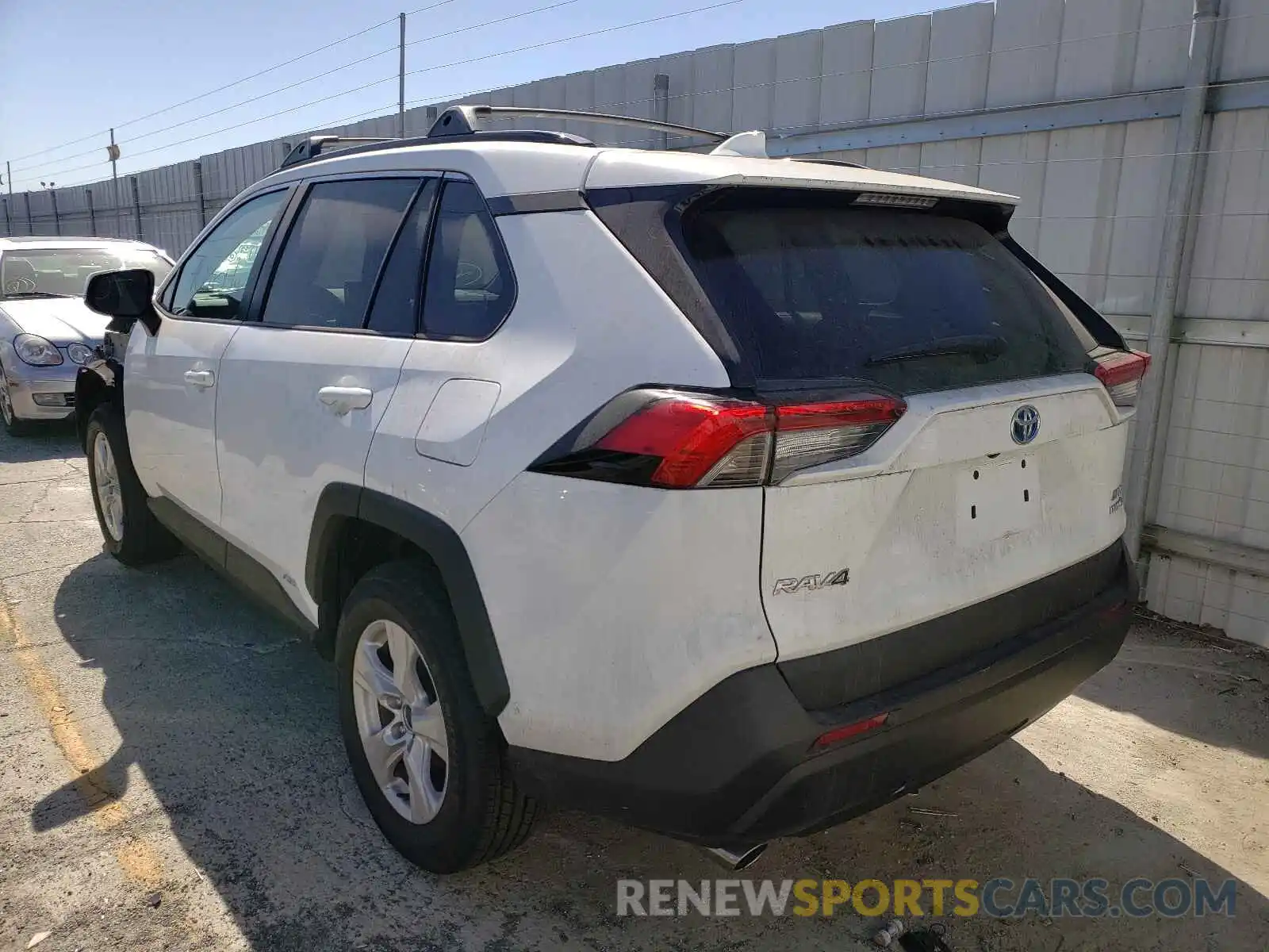 3 Photograph of a damaged car 2T3RWRFV5MW116308 TOYOTA RAV4 2021